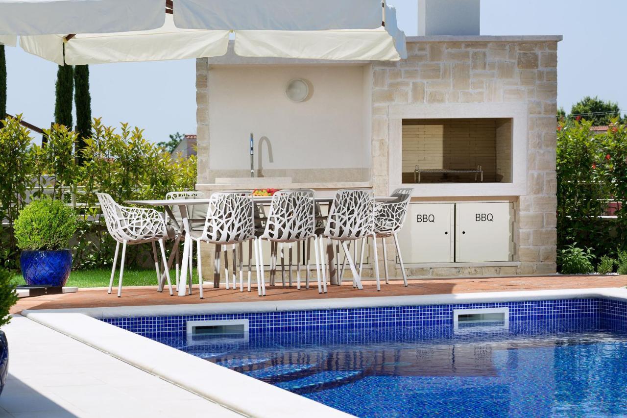 Villa Melita By Hmz Villas Tar-Vabriga Exterior foto